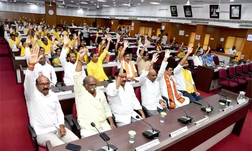 Andhra: जीवीएमसी उप महापौर के खिलाफ अविश्वास प्रस्ताव पारित Andhra: जीवीएमसी उप महापौर के खिलाफ अविश्वास प्रस्ताव पारित