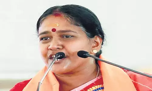 शोभा सुरेंद्रन के घर के पास पटाखे फोड़ने से मची  अफरातफरी