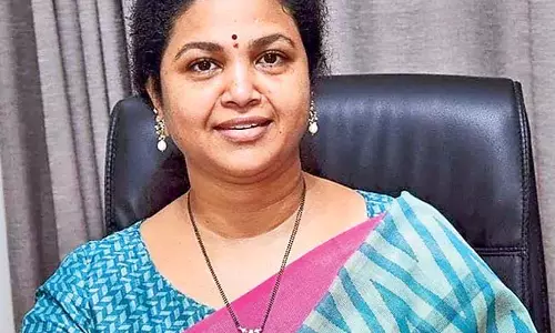 पूर्व YSRCP सांसद बुट्टा रेणुका की संपत्तियों की नीलामी प्रक्रिया शुरू पूर्व YSRCP सांसद बुट्टा रेणुका की संपत्तियों की नीलामी प्रक्रिया शुरू