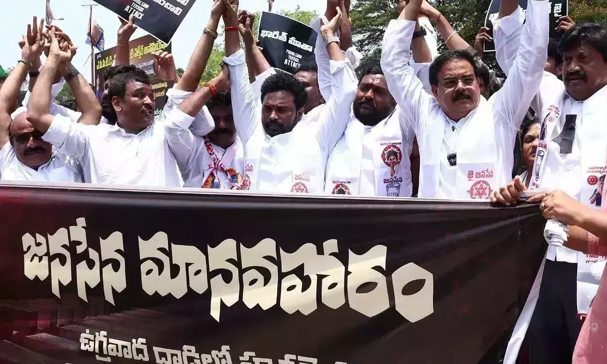 Andhra: नादेंदला ने पहलगाम में आतंकवाद के विरोध में मानव श्रृंखला बनाई