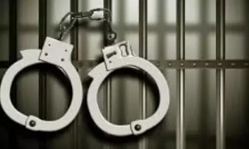 Konkan रेलवे पुलिस इंस्पेक्टर को 25,000 रुपये की रिश्वत लेने के आरोप में गिरफ्तार किया