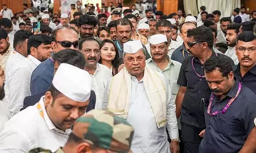 सावरकर, गोलवलकर और अंबेडकर संविधान के खिलाफ थे: CM Siddaramaiah सावरकर, गोलवलकर और अंबेडकर संविधान के खिलाफ थे: CM Siddaramaiah