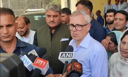 पहलगाम आतंकी हमले को सांप्रदायिक रंग देने वालों को आदिल का बलिदान याद रखना चाहिए: CM Omar पहलगाम आतंकी हमले को सांप्रदायिक रंग देने वालों को आदिल का बलिदान याद रखना चाहिए: CM Omar