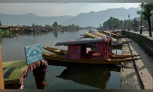 Srinagar में पर्यटक सुरक्षित महसूस कर रहे हैं, आतंकी हमले के बाद पहलगाम सुनसान