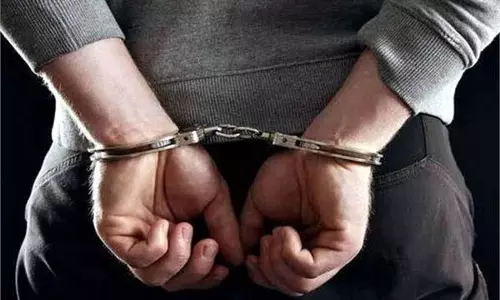 Balaghat में शादी से लौटती लड़कियों से दरिंदगी, 7 आरोपी गिरफ्तार Balaghat में शादी से लौटती लड़कियों से दरिंदगी, 7 आरोपी गिरफ्तार