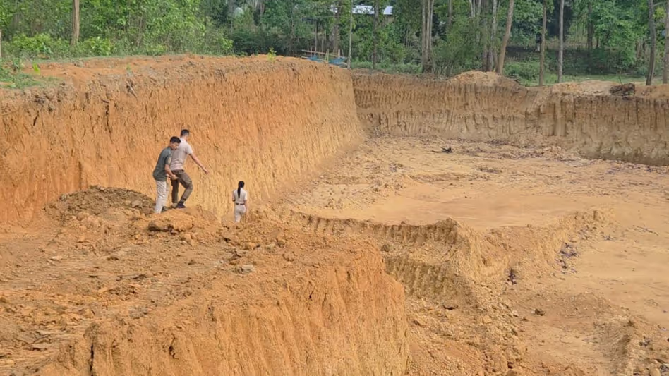 Assam : पश्चिमी कामरूप में बड़े पैमाने पर अनियमितताएं और अवैध मिट्टी कटाई चिंता का विषय