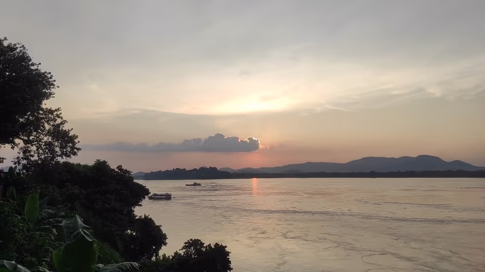 ब्रह्मपुत्र में दो किशोर लापता, Assam के बारपेटा में तलाश जारी