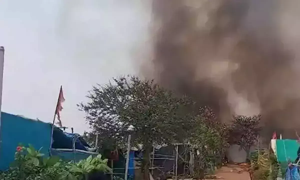 Telangana: हयातनगर के कुंतलूर में आग लग गई