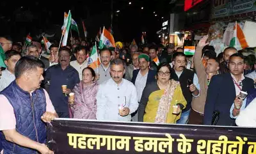 कांग्रेस ने Shimla में कैंडल मार्च निकाला, आतंकवाद के खिलाफ केंद्र को समर्थन का वादा किया