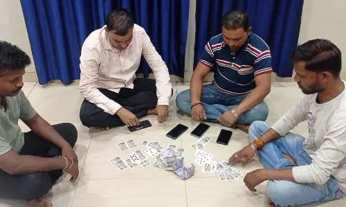 अश्विनी नगर में जुआ खेल रहे आरोपियों को रायपुर पुलिस ने रंगे हाथ पकड़ा
