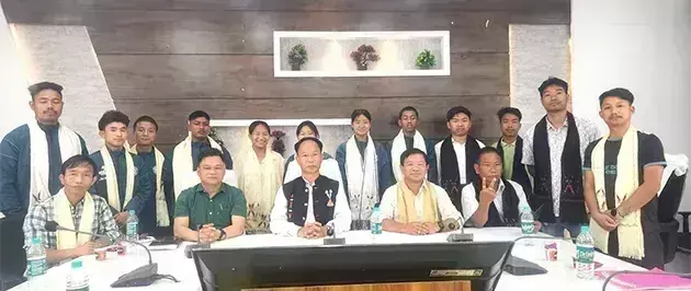 Arunachal: डीसी ने पदक विजेताओं को सम्मानित किया