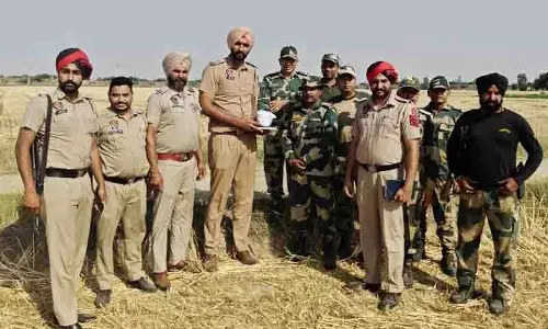 Amritsar district के सीमावर्ती गांव से हेरोइन बरामद Amritsar district के सीमावर्ती गांव से हेरोइन बरामद
