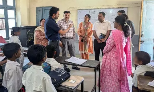 DC जम्मू ने पुनर्वासित सड़क पर रहने वाले बच्चों को दी जाने वाली शिक्षा सुविधा की समीक्षा की DC जम्मू ने पुनर्वासित सड़क पर रहने वाले बच्चों को दी जाने वाली शिक्षा सुविधा की समीक्षा की