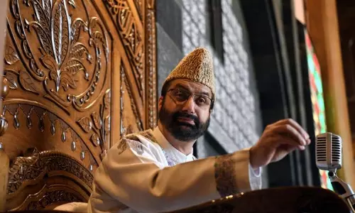 Jammu: मीरवाइज ने हत्याओं की निंदा की, पहलगाम हमले के पीड़ितों के लिए मौन रखा Jammu: मीरवाइज ने हत्याओं की निंदा की, पहलगाम हमले के पीड़ितों के लिए मौन रखा
