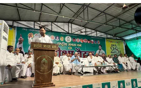 पहलगाम आतंकी हमला : ममता बनर्जी ने बंगाल के पीड़ित परिवारों के लिए 10 लाख रुपये मुआवजे का किया ऐलान पहलगाम आतंकी हमला : ममता बनर्जी ने बंगाल के पीड़ित परिवारों के लिए 10 लाख रुपये मुआवजे का किया ऐलान