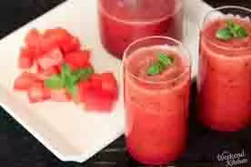 watermelon juice :बिना जूसर के ऐसे निकालें तरबूज का जूस, पुदीना और काला नमक देगा बेहतरीन स्वाद, गर्मियों के लिए बेहतरीन रेसिपी watermelon juice :बिना जूसर के ऐसे निकालें तरबूज का जूस, पुदीना और काला नमक देगा बेहतरीन स्वाद, गर्मियों के लिए बेहतरीन रेसिपी