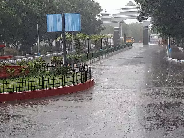 गर्मी की बारिश : आज 8 जिलों में बारिश की संभावना गर्मी की बारिश : आज 8 जिलों में बारिश की संभावना