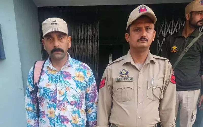 Kathua में राष्ट्रविरोधी गतिविधियों के आरोप में व्यक्ति PSA के तहत हिरासत में Kathua में राष्ट्रविरोधी गतिविधियों के आरोप में व्यक्ति PSA के तहत हिरासत में