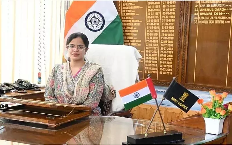 DC Kupwara ने सिंचाई सीजन से पहले खुल्स से गाद निकालने की समीक्षा की DC Kupwara ने सिंचाई सीजन से पहले खुल्स से गाद निकालने की समीक्षा की