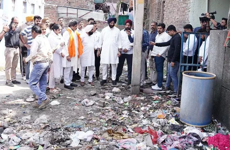 Tilak Nagar में कचरा सफाई और शौचालय सुधार प्राथमिकता: मंत्री Tilak Nagar में कचरा सफाई और शौचालय सुधार प्राथमिकता: मंत्री