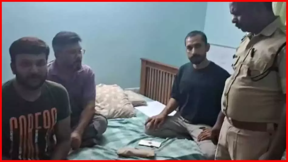 हाइब्रिड गांजा रखने का आरोप, फिल्म मेकर पर कसा कानून का शिकंजा हाइब्रिड गांजा रखने का आरोप, फिल्म मेकर पर कसा कानून का शिकंजा