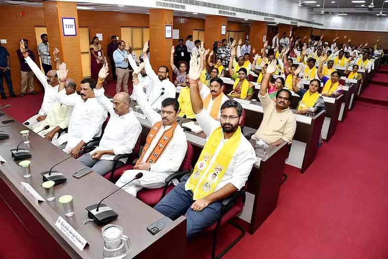 GVMC की उप महापौर जियानी श्रीधर के खिलाफ अविश्वास प्रस्ताव 74 मतों से पारित GVMC की उप महापौर जियानी श्रीधर के खिलाफ अविश्वास प्रस्ताव 74 मतों से पारित