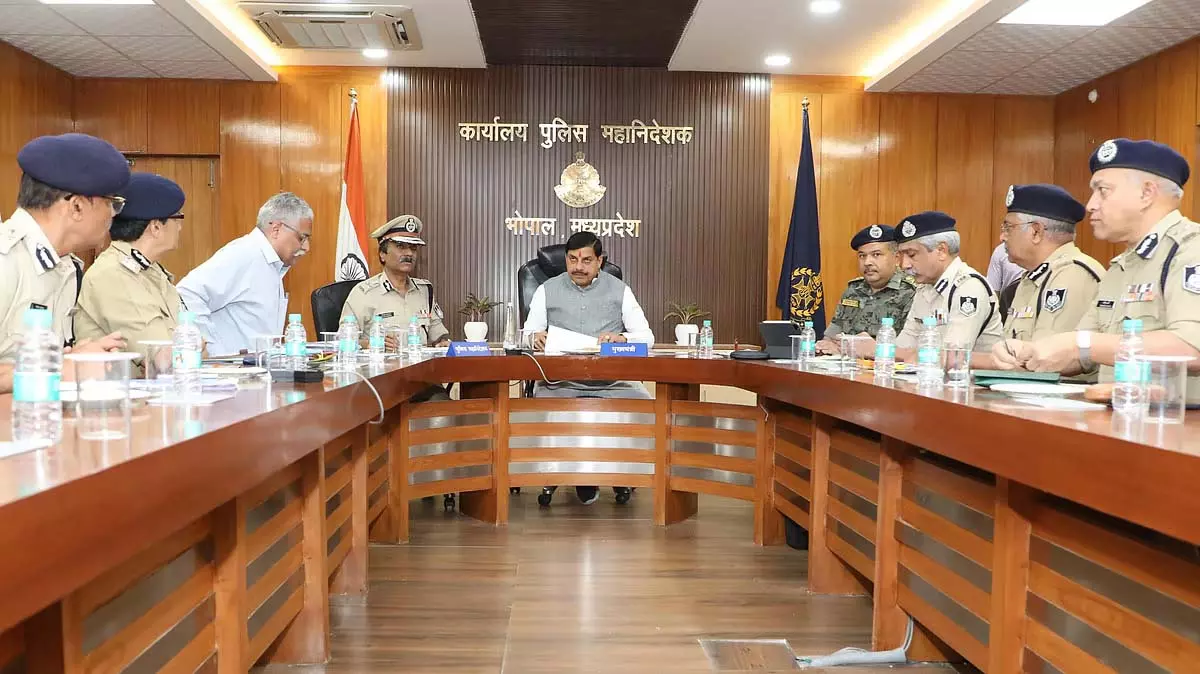 MP CM : पुलिस से वीजा धारक पाकिस्तानियों के मामले में केंद्र के दिशानिर्देशों का पालन करने को कहा MP CM : पुलिस से वीजा धारक पाकिस्तानियों के मामले में केंद्र के दिशानिर्देशों का पालन करने को कहा