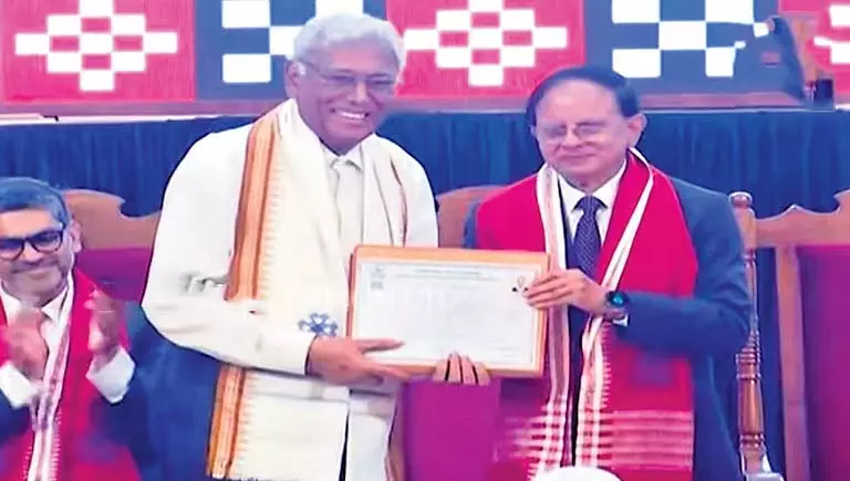 84 वर्षीय उद्यमी, परमाणु वैज्ञानिक ने IIM-संबलपुर से एमबीए की डिग्री हासिल की 84 वर्षीय उद्यमी, परमाणु वैज्ञानिक ने IIM-संबलपुर से एमबीए की डिग्री हासिल की