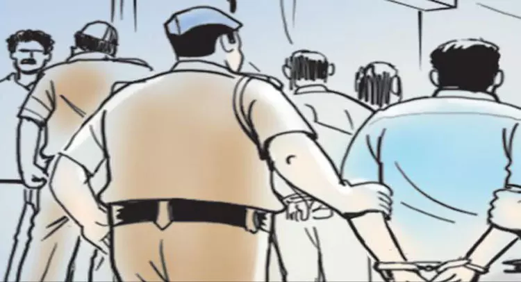 Kanpur Dehat: फ्रेंचाइजी के नाम पर ठगी करने वाले गैंग का भंडाफोड़, कई गिरफ्तार Kanpur Dehat: फ्रेंचाइजी के नाम पर ठगी करने वाले गैंग का भंडाफोड़, कई गिरफ्तार