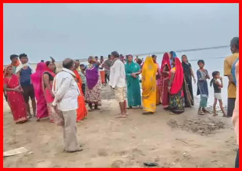 नदी में नहाने के दौरान पांच बच्चे डूबे, दो बच्चियों की मौत, परिजनों में कोहराम मचा नदी में नहाने के दौरान पांच बच्चे डूबे, दो बच्चियों की मौत, परिजनों में कोहराम मचा