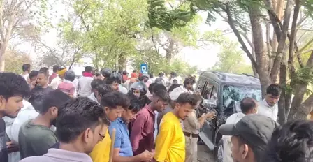 स्कॉर्पियो और बाइक की टक्कर में तीन की मौत, एक घायल स्कॉर्पियो और बाइक की टक्कर में तीन की मौत, एक घायल
