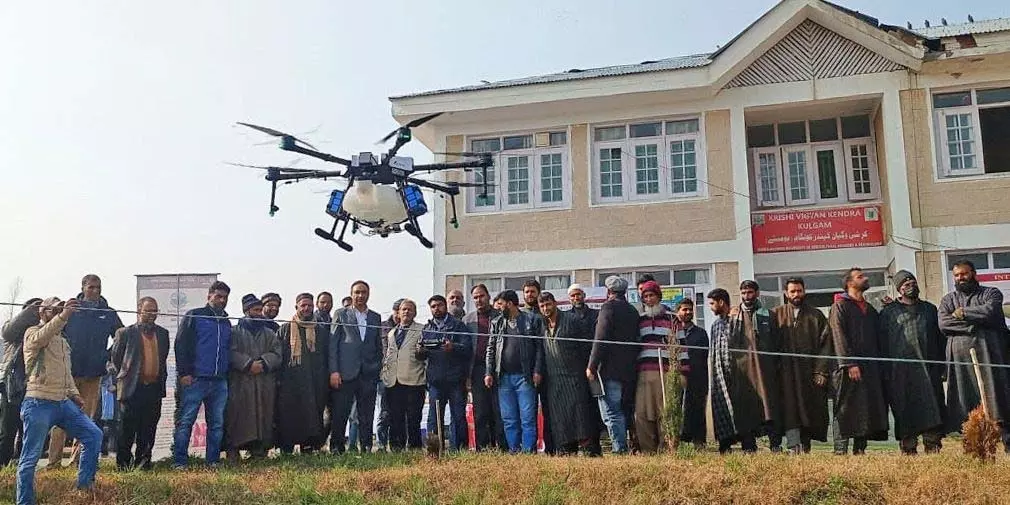 SKUAST-K ने आदिवासी किसानों के लिए जागरूकता और बीज वितरण कार्यक्रम आयोजित किया SKUAST-K ने आदिवासी किसानों के लिए जागरूकता और बीज वितरण कार्यक्रम आयोजित किया