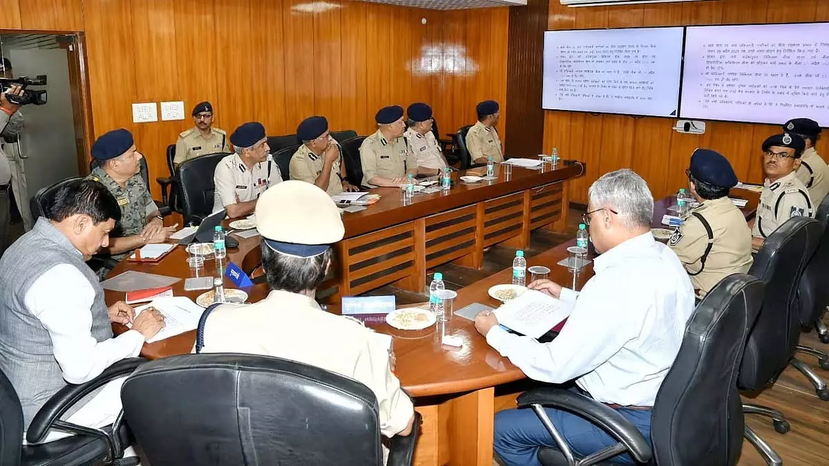 CM ने अधिकारियों को MP में पढ़ रहे कश्मीरी छात्रों की सुरक्षा सुनिश्चित करने के निर्देश दिए CM ने अधिकारियों को MP में पढ़ रहे कश्मीरी छात्रों की सुरक्षा सुनिश्चित करने के निर्देश दिए
