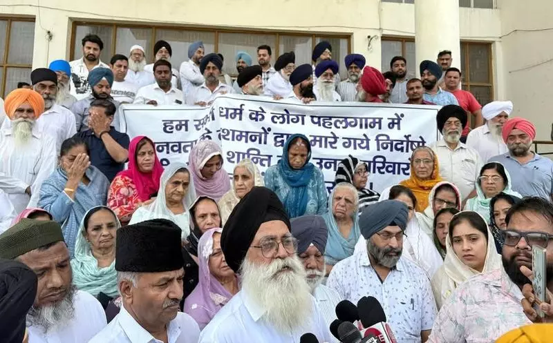 Panipat निवासियों ने आतंकवादियों के खिलाफ सख्त कार्रवाई की मांग की Panipat निवासियों ने आतंकवादियों के खिलाफ सख्त कार्रवाई की मांग की