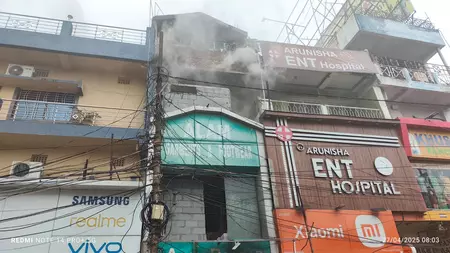 मार्केटिंग कॉम्प्लेक्स में लगी आग, दम घुटने से एक की मौत, 10 लोग बचाए गए मार्केटिंग कॉम्प्लेक्स में लगी आग, दम घुटने से एक की मौत, 10 लोग बचाए गए
