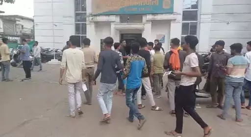 रायगढ़ में बाहरी लोगों का वेरिफिकेशन शुरू, कई जगहों में पड़ी रेड रायगढ़ में बाहरी लोगों का वेरिफिकेशन शुरू, कई जगहों में पड़ी रेड