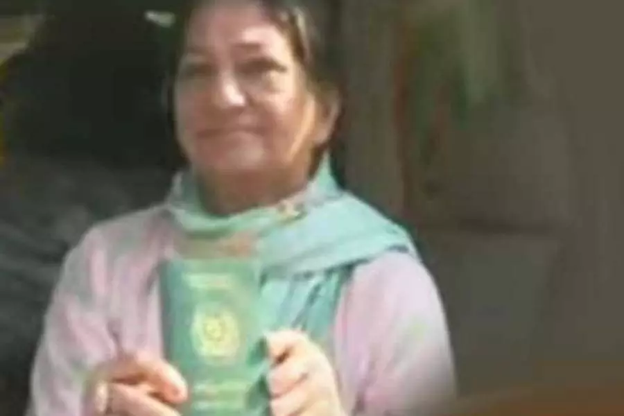 Police Notice के बाद पाक नागरिक नगमा यूसुफ भुवनेश्वर से रवाना Police Notice के बाद पाक नागरिक नगमा यूसुफ भुवनेश्वर से रवाना