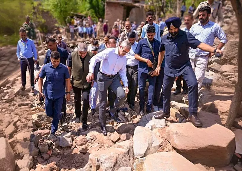 उमर ने पहलगाम त्रासदी के बावजूद Ramban पीड़ितों पर ध्यान केंद्रित करने की बात दोहराई उमर ने पहलगाम त्रासदी के बावजूद Ramban पीड़ितों पर ध्यान केंद्रित करने की बात दोहराई