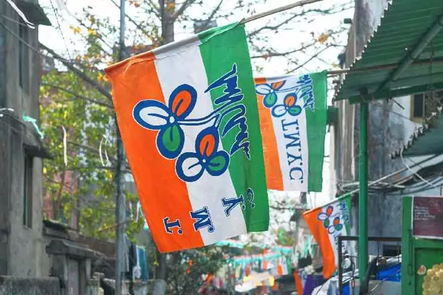 कूचबिहार में TMC नेता ने अस्पताल में तोड़फोड़ और लूटपाट की कूचबिहार में TMC नेता ने अस्पताल में तोड़फोड़ और लूटपाट की