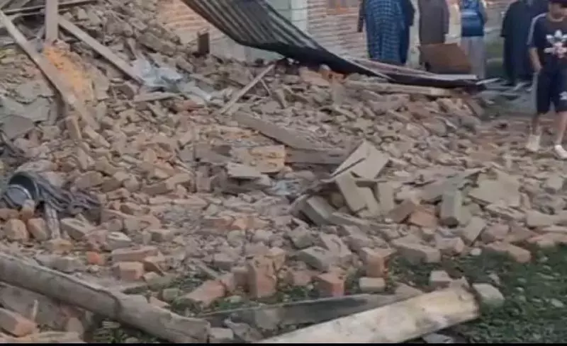 पहलगाम हमला: Kashmir के बांदीपोरा में सक्रिय आतंकवादी का घर नष्ट पहलगाम हमला: Kashmir के बांदीपोरा में सक्रिय आतंकवादी का घर नष्ट