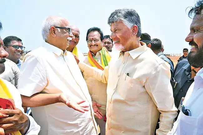 मैं अप्पलानायडू से खुश हूं : CM Chandrababu मैं अप्पलानायडू से खुश हूं : CM Chandrababu