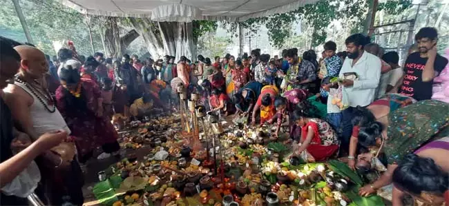 Andhra : सिंहाचलम में पारंपरिक गंधम अमावस्या उत्सव Andhra : सिंहाचलम में पारंपरिक गंधम अमावस्या उत्सव