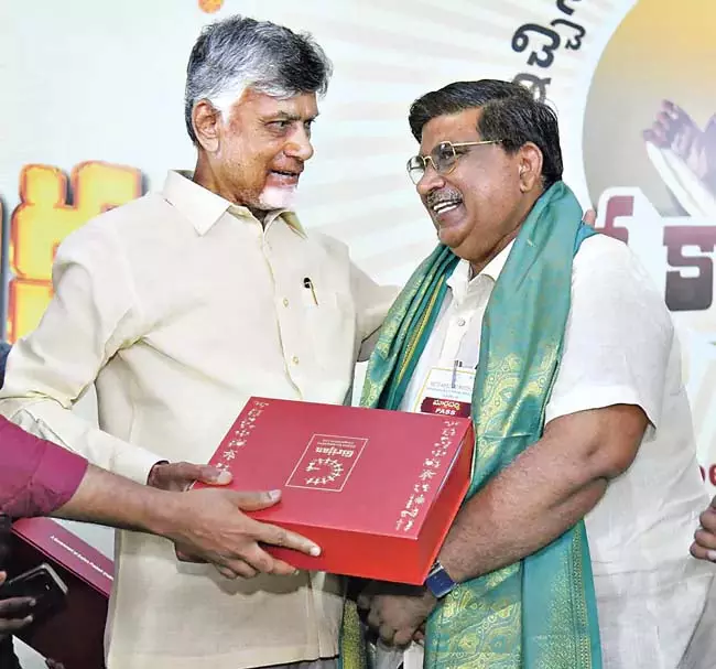 राज्य में गरीबी को पूरी तरह से खत्म करने के उद्देश्य से काम कर रहे हैं : CM Naidu राज्य में गरीबी को पूरी तरह से खत्म करने के उद्देश्य से काम कर रहे हैं : CM Naidu
