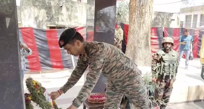 Jammu: देशभक्ति की भावना के साथ मनाया गया शहीदी दिवस Jammu: देशभक्ति की भावना के साथ मनाया गया शहीदी दिवस