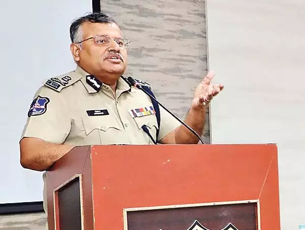 ड्रग मामलों में सख्त जांच की जरूरत: DGP Jitendra ड्रग मामलों में सख्त जांच की जरूरत: DGP Jitendra