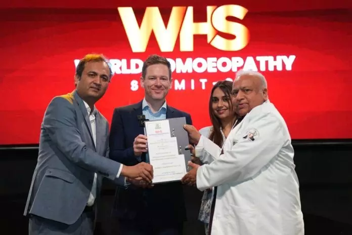 Jammu: डॉ. शक्ति धर को विश्व होमियो शिखर सम्मेलन-3 में अंतर्राष्ट्रीय पुरस्कार मिला Jammu: डॉ. शक्ति धर को विश्व होमियो शिखर सम्मेलन-3 में अंतर्राष्ट्रीय पुरस्कार मिला