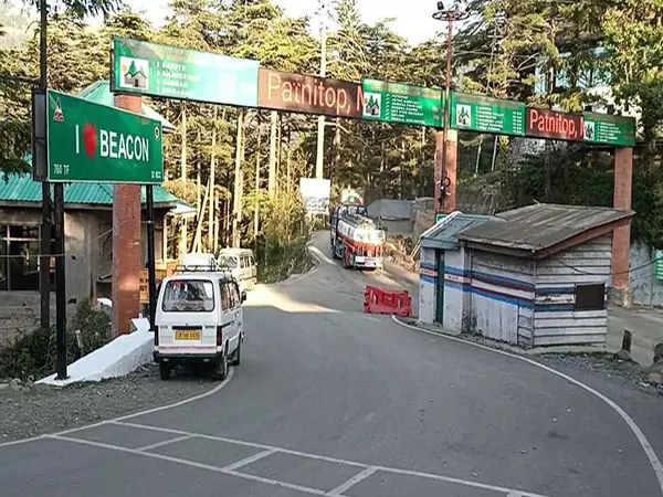 पहलगाम आतंकी हमले के बाद Jammu के प्रसिद्ध हिल रिसॉर्ट वीरान नजर आए पहलगाम आतंकी हमले के बाद Jammu के प्रसिद्ध हिल रिसॉर्ट वीरान नजर आए