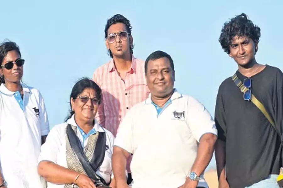 Chennai के जल योद्धा: गणपति सुनिश्चित करते हैं कि शहर भर में आवारा पशुओं को पानी मिले Chennai के जल योद्धा: गणपति सुनिश्चित करते हैं कि शहर भर में आवारा पशुओं को पानी मिले