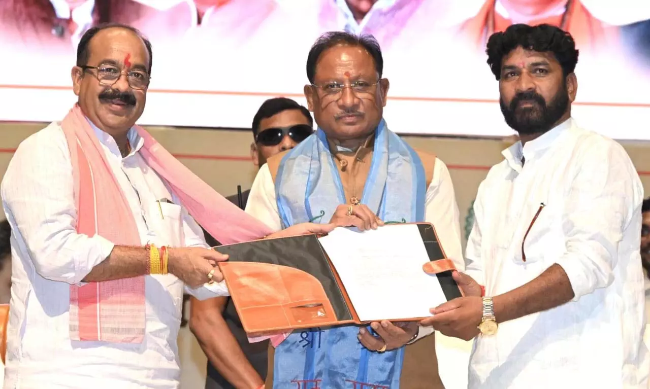 CM साय छत्तीसगढ़ चर्म शिल्पकार विकास बोर्ड के नव नियुक्त अध्यक्ष के पदभार ग्रहण समारोह में हुए शामिल CM साय छत्तीसगढ़ चर्म शिल्पकार विकास बोर्ड के नव नियुक्त अध्यक्ष के पदभार ग्रहण समारोह में हुए शामिल