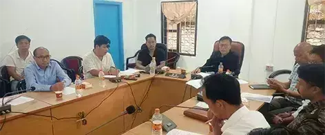 Arunachal: डीसी ने अधिकारियों को आपदा प्रतिक्रिया दल गठित करने के निर्देश दिए Arunachal: डीसी ने अधिकारियों को आपदा प्रतिक्रिया दल गठित करने के निर्देश दिए